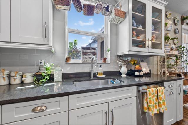 Listing photo id 12 for 6905 Old Benton Drive