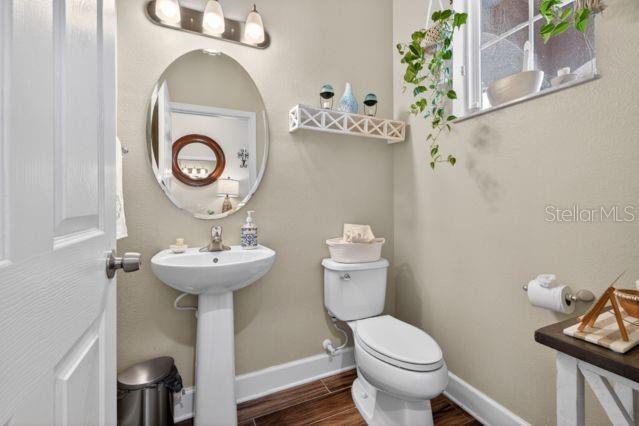 Listing photo id 13 for 6905 Old Benton Drive