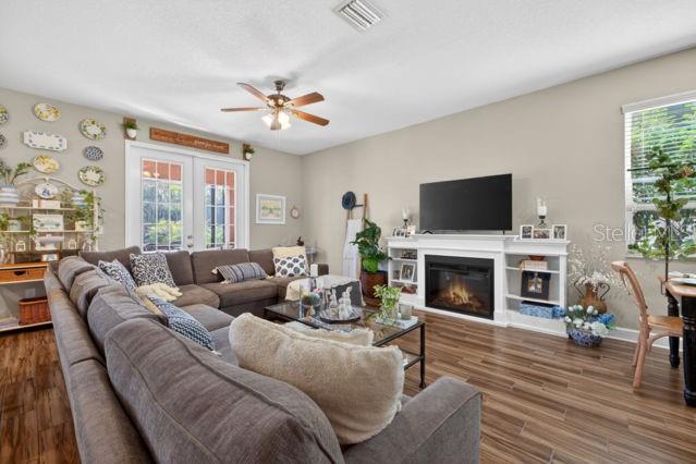 Listing photo id 4 for 6905 Old Benton Drive