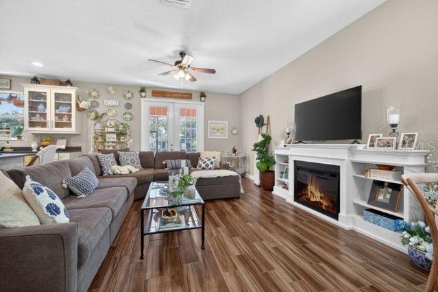 Listing photo id 6 for 6905 Old Benton Drive