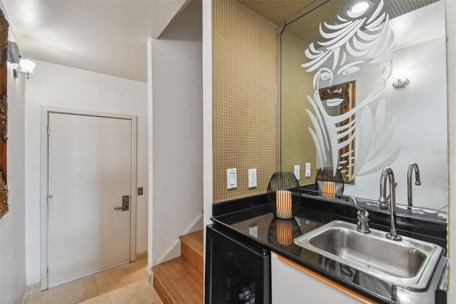 Image 21 of 99 For 4950 Bayshore Boulevard 22