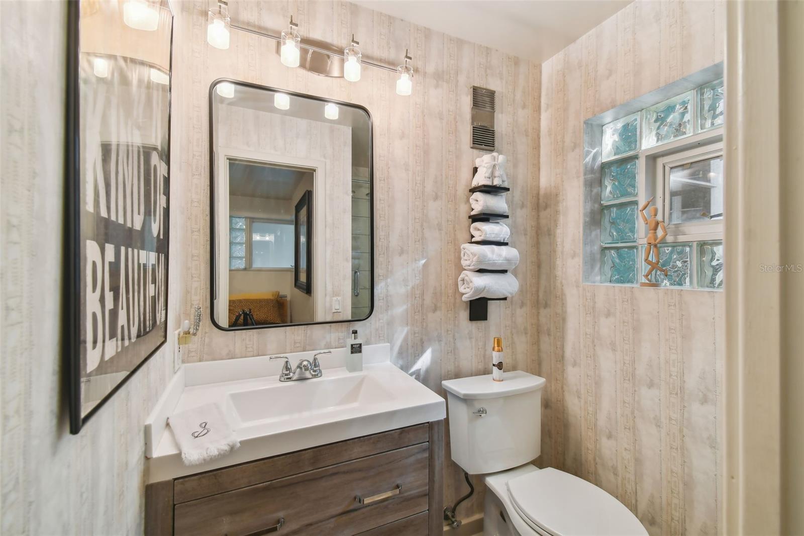 Image 25 of 99 For 4950 Bayshore Boulevard 22