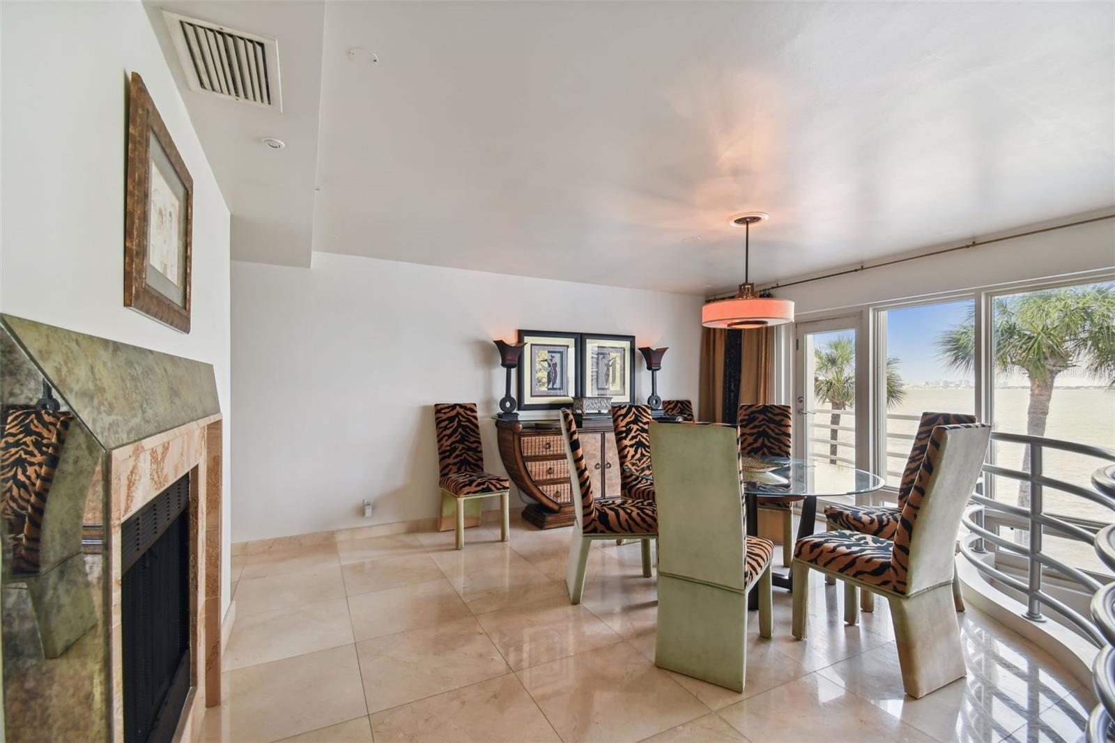 Image 28 of 99 For 4950 Bayshore Boulevard 22