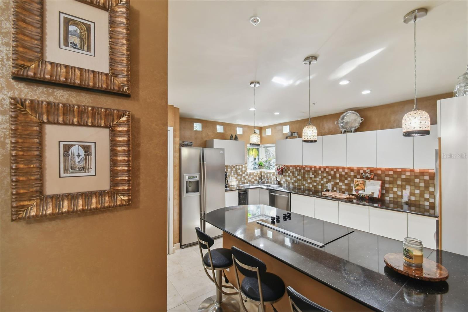 Image 35 of 99 For 4950 Bayshore Boulevard 22