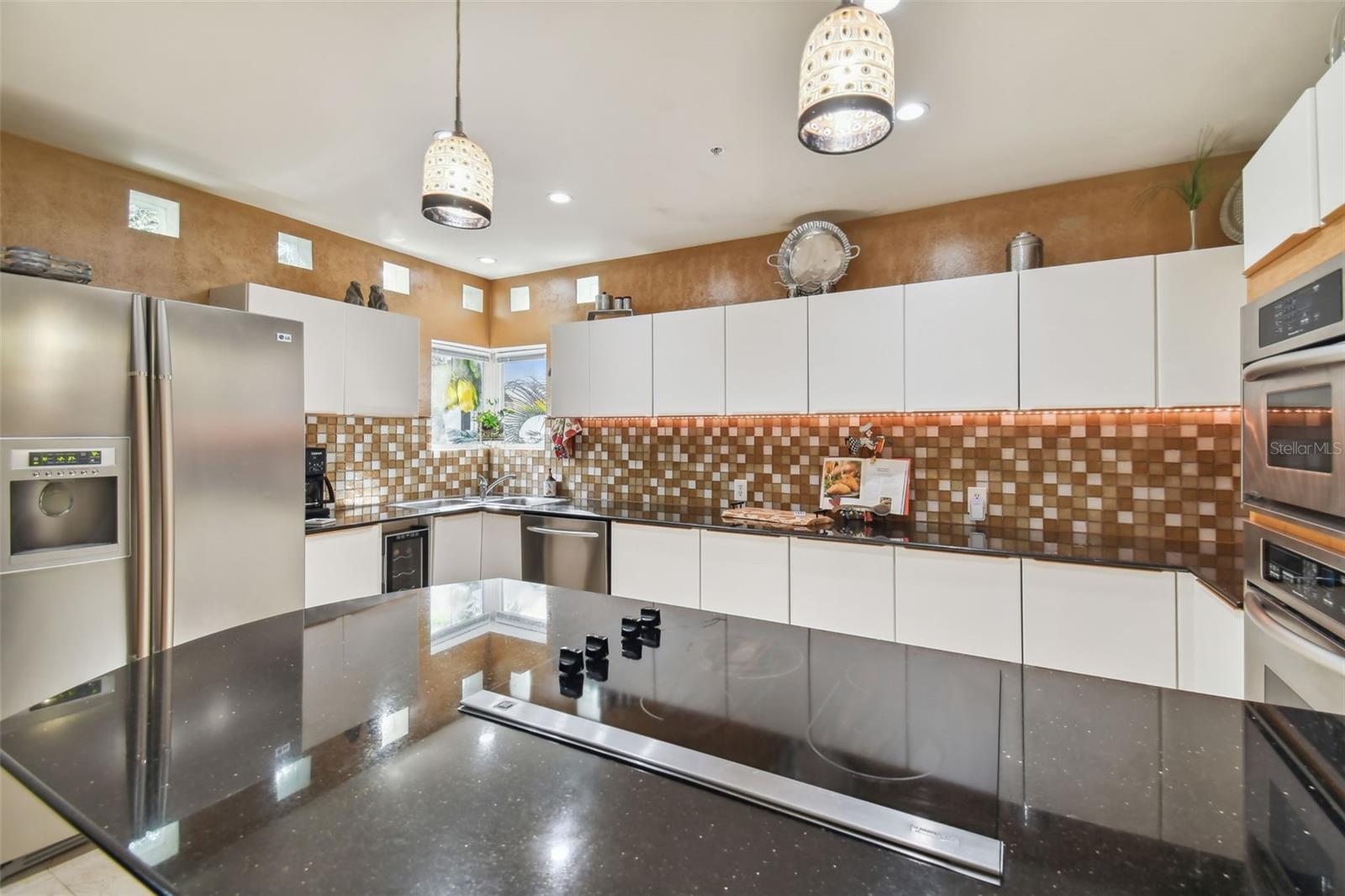 Image 38 of 99 For 4950 Bayshore Boulevard 22