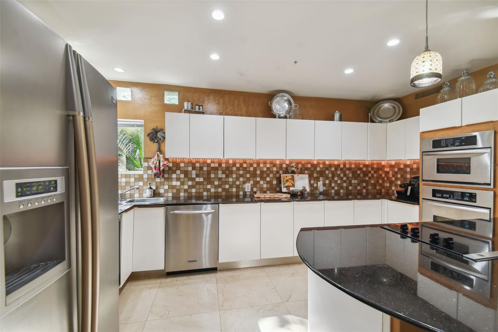 Image 39 of 99 For 4950 Bayshore Boulevard 22