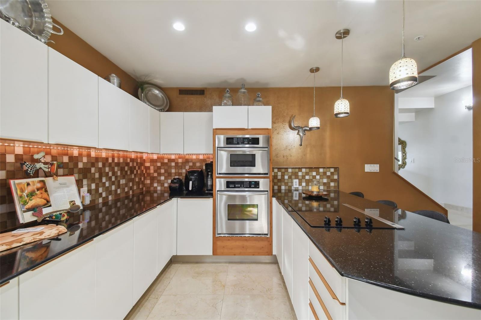 Image 42 of 99 For 4950 Bayshore Boulevard 22