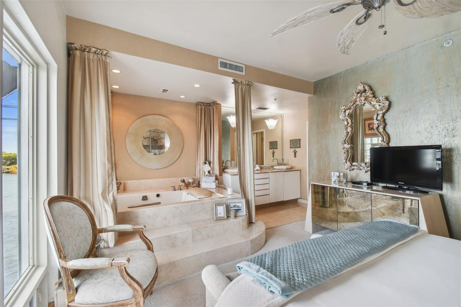 Image 55 of 99 For 4950 Bayshore Boulevard 22