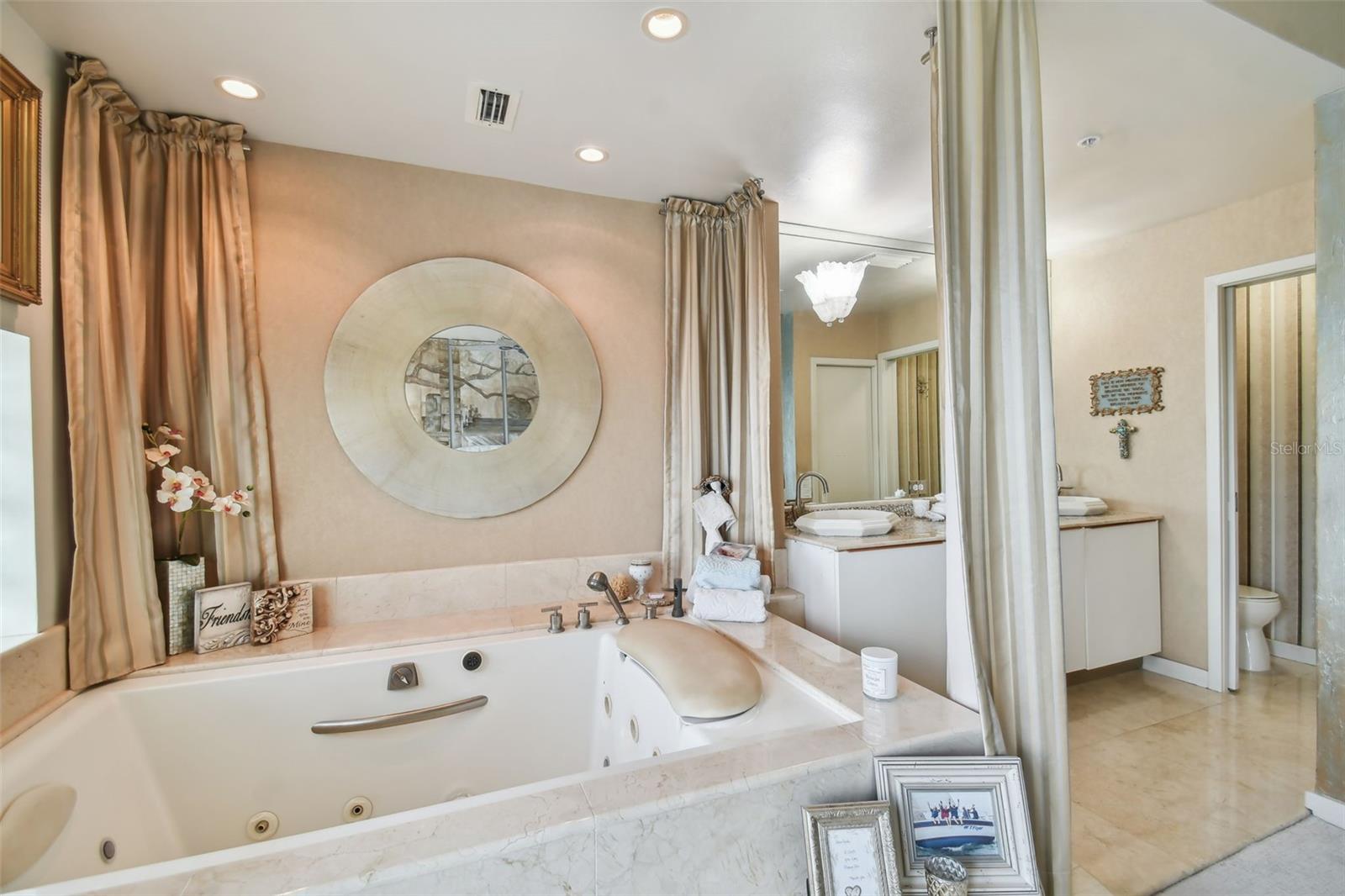 Image 56 of 99 For 4950 Bayshore Boulevard 22