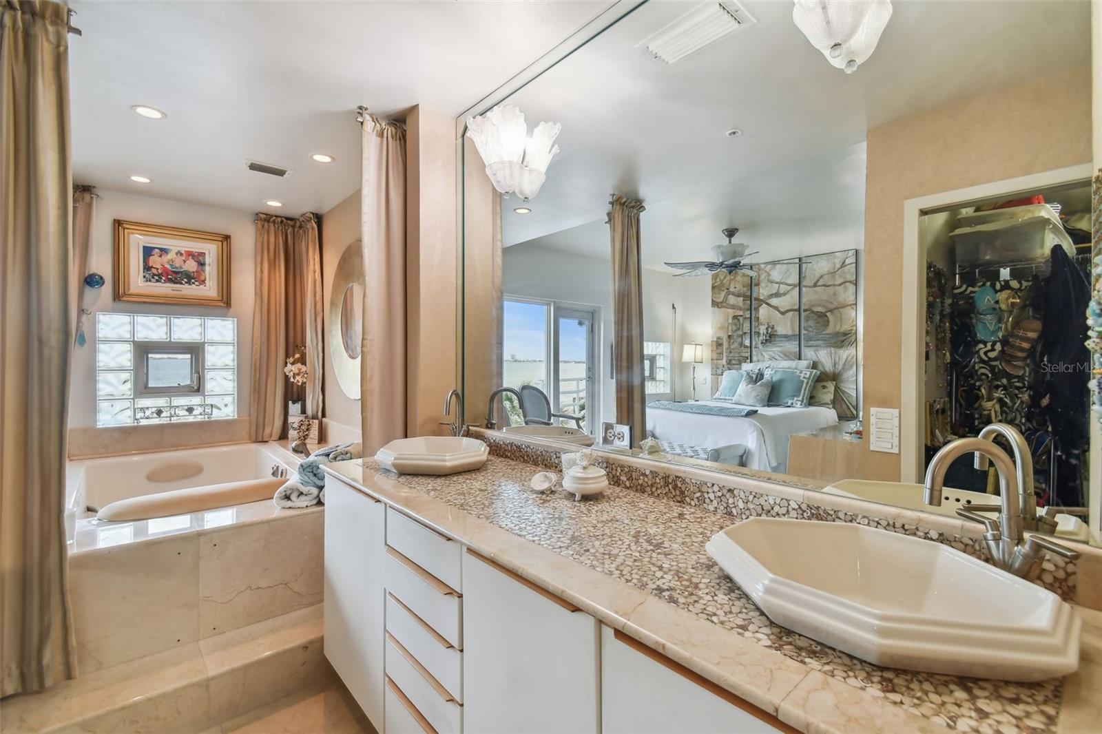 Image 59 of 99 For 4950 Bayshore Boulevard 22