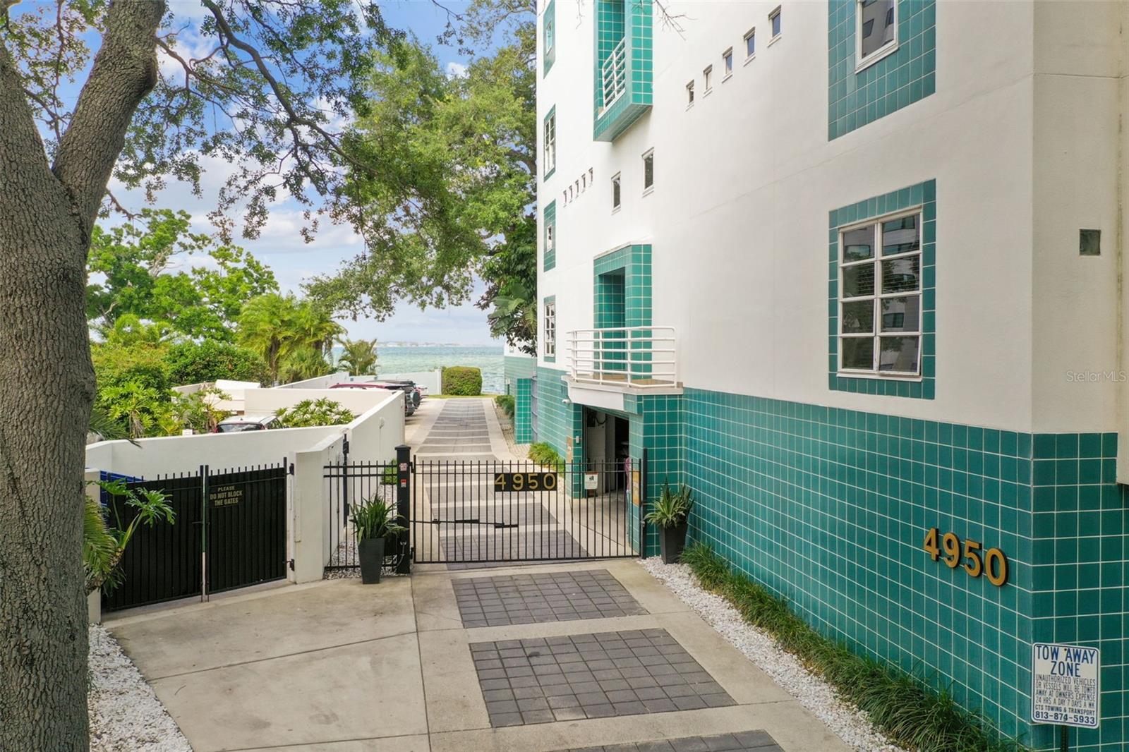 Image 73 of 99 For 4950 Bayshore Boulevard 22