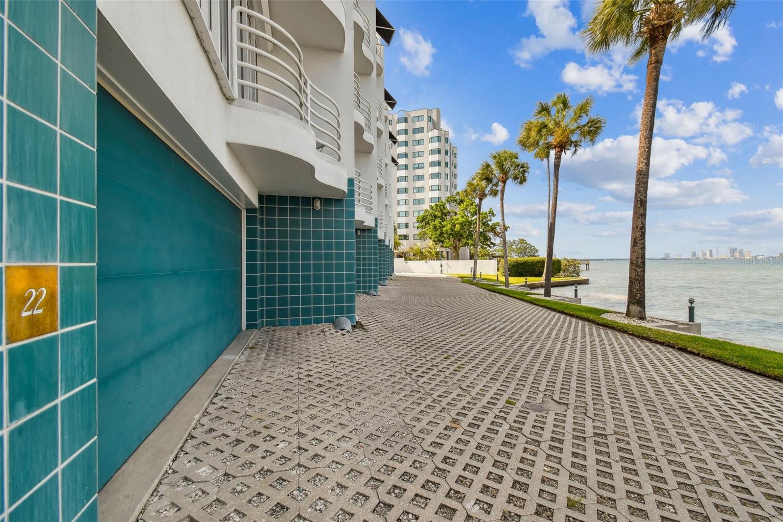 Image 76 of 99 For 4950 Bayshore Boulevard 22