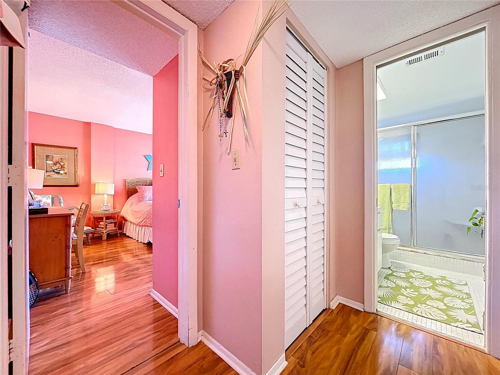 Image 18 of 54 For 4650 Cove Circle 209