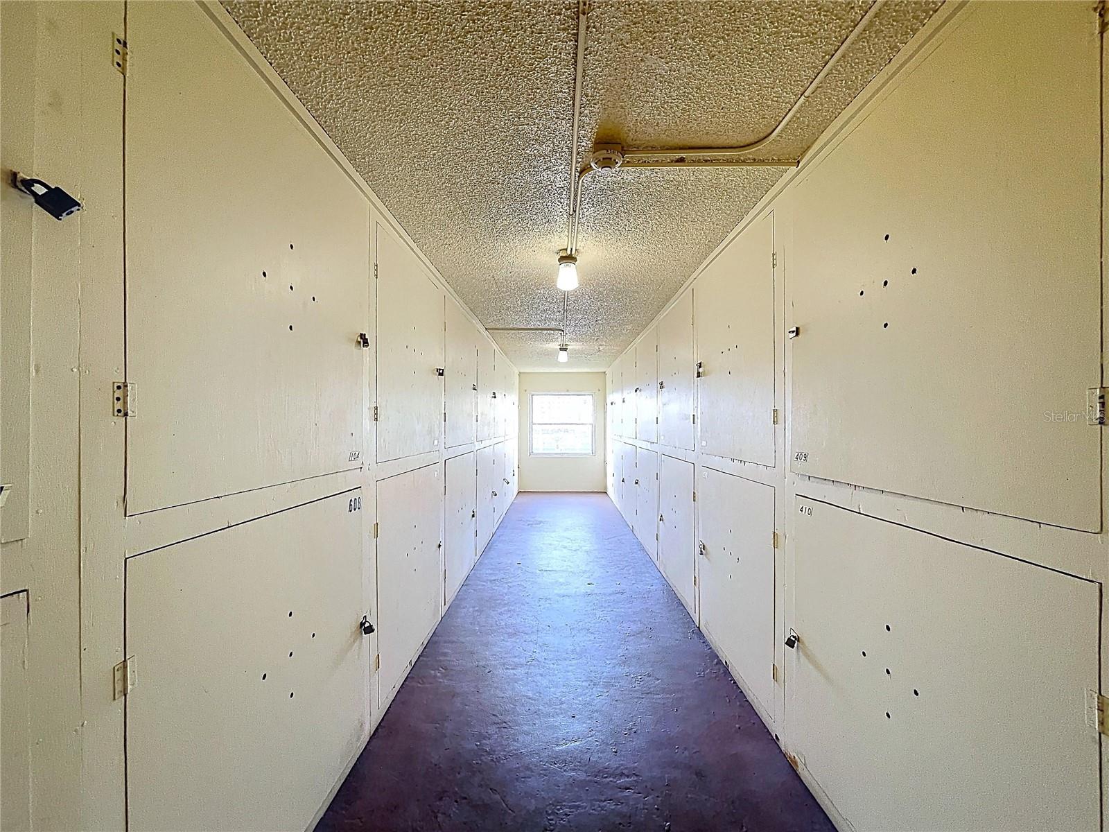 Image 21 of 54 For 4650 Cove Circle 209