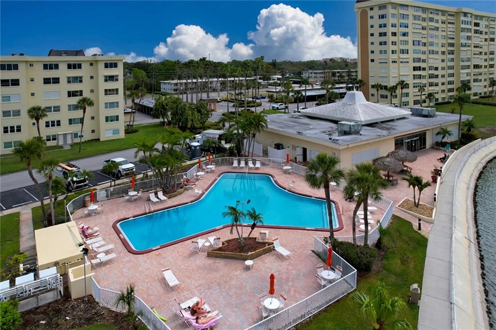 Image 23 of 54 For 4650 Cove Circle 209