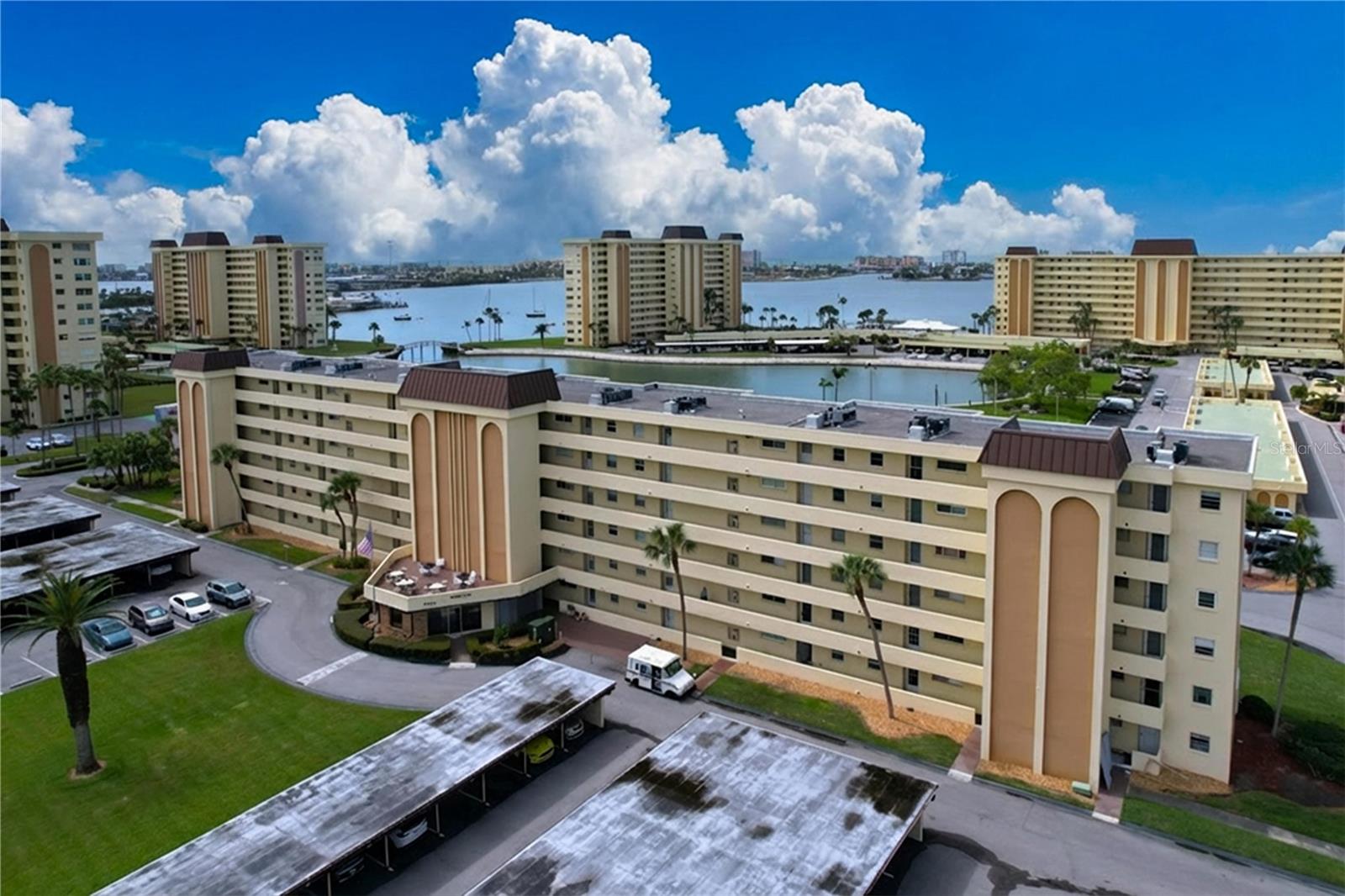 Image 27 of 54 For 4650 Cove Circle 209