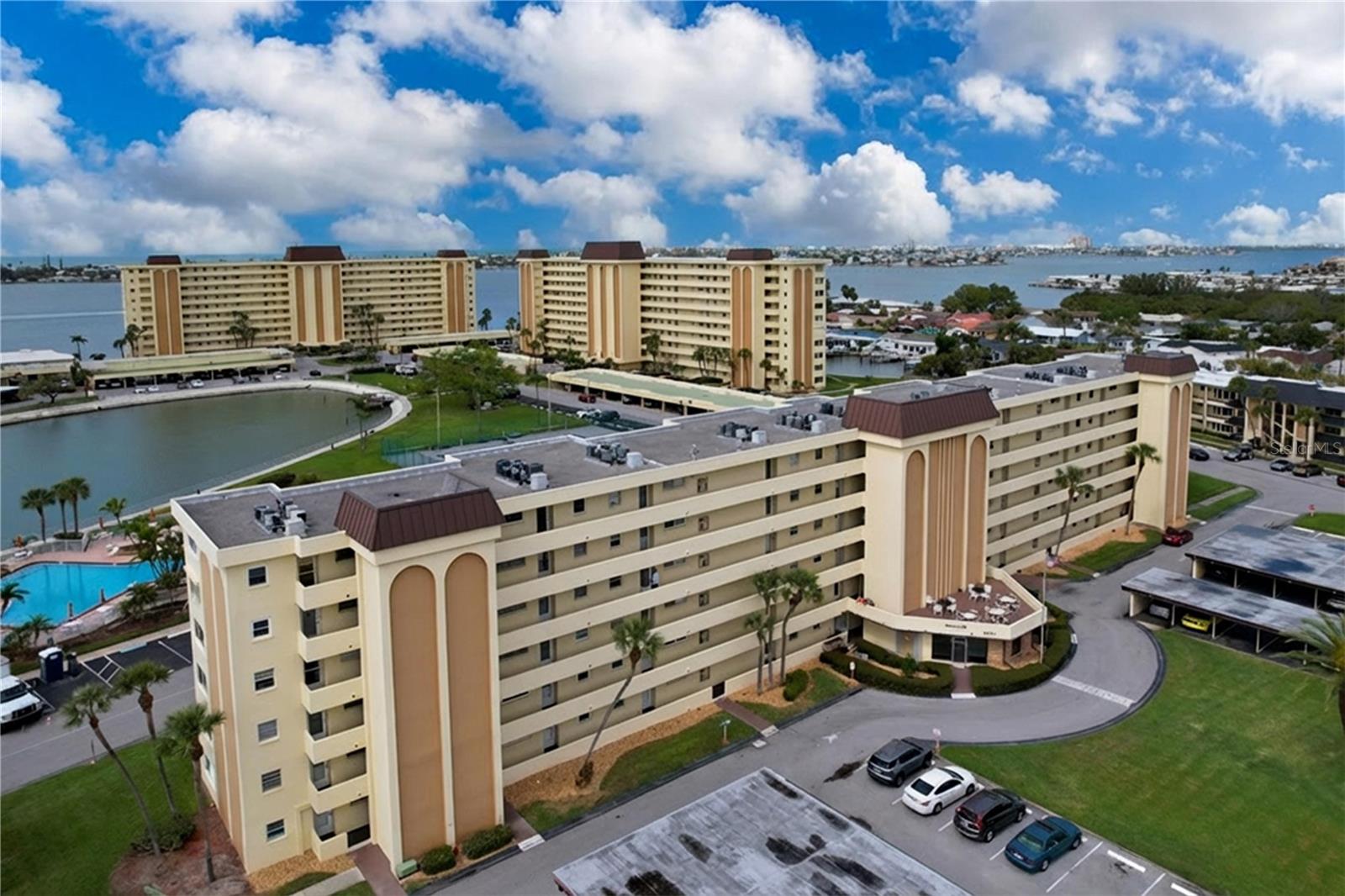 Image 28 of 54 For 4650 Cove Circle 209