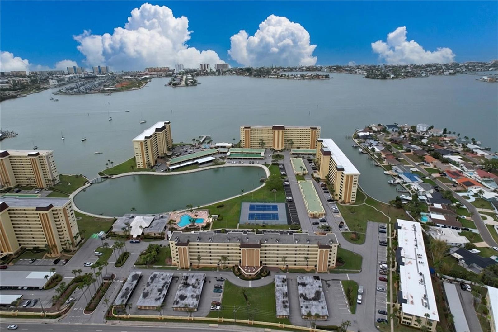 Image 29 of 54 For 4650 Cove Circle 209