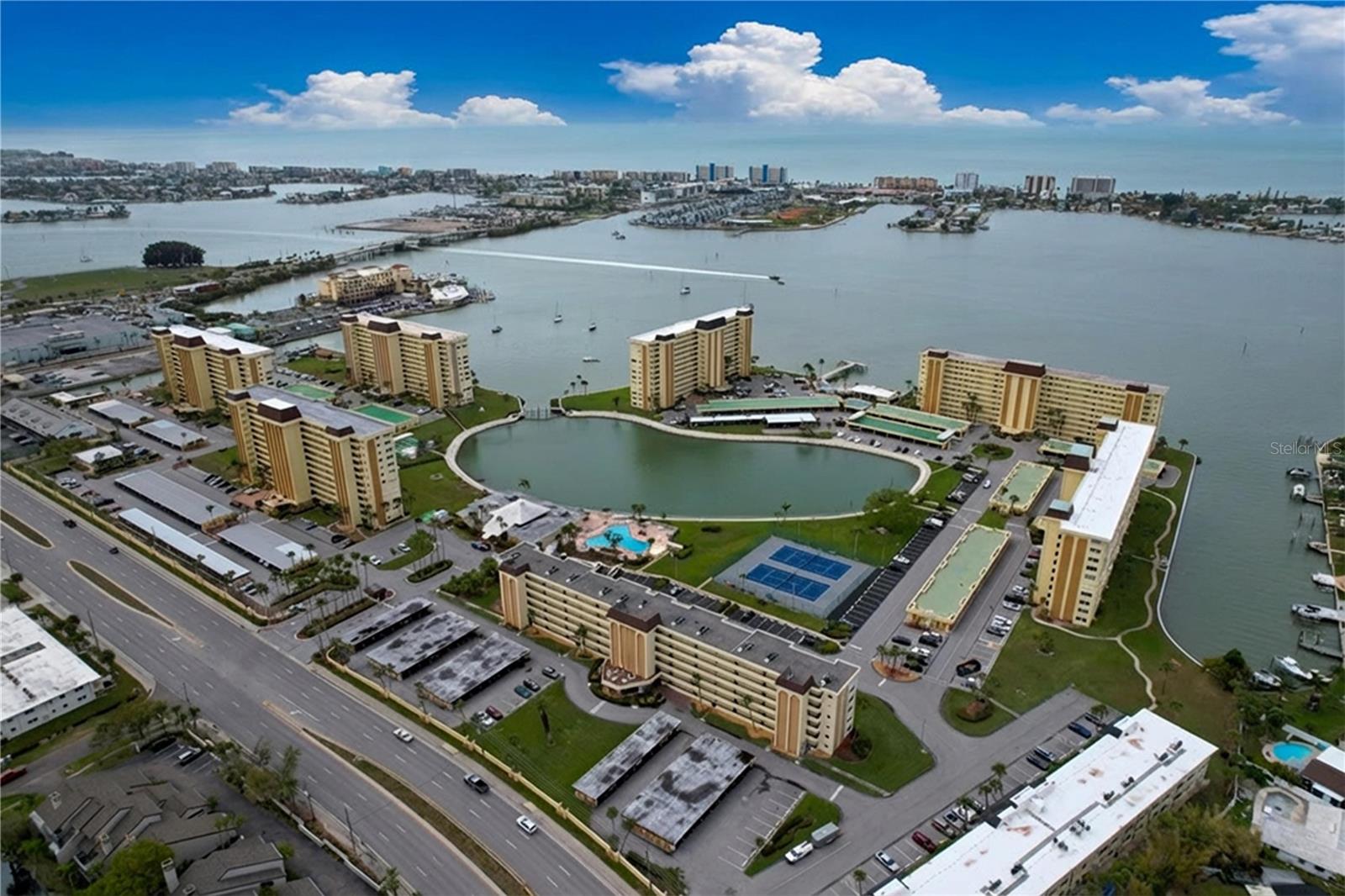 Image 30 of 54 For 4650 Cove Circle 209