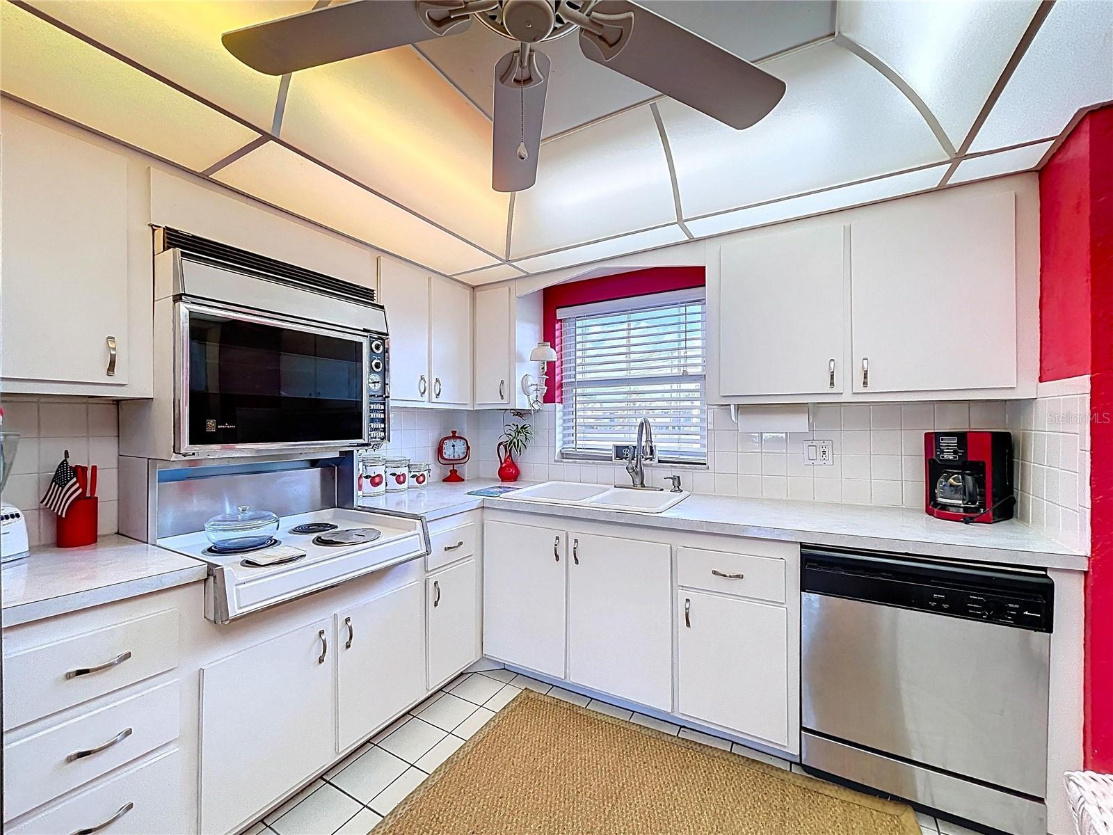 Image 4 of 54 For 4650 Cove Circle 209