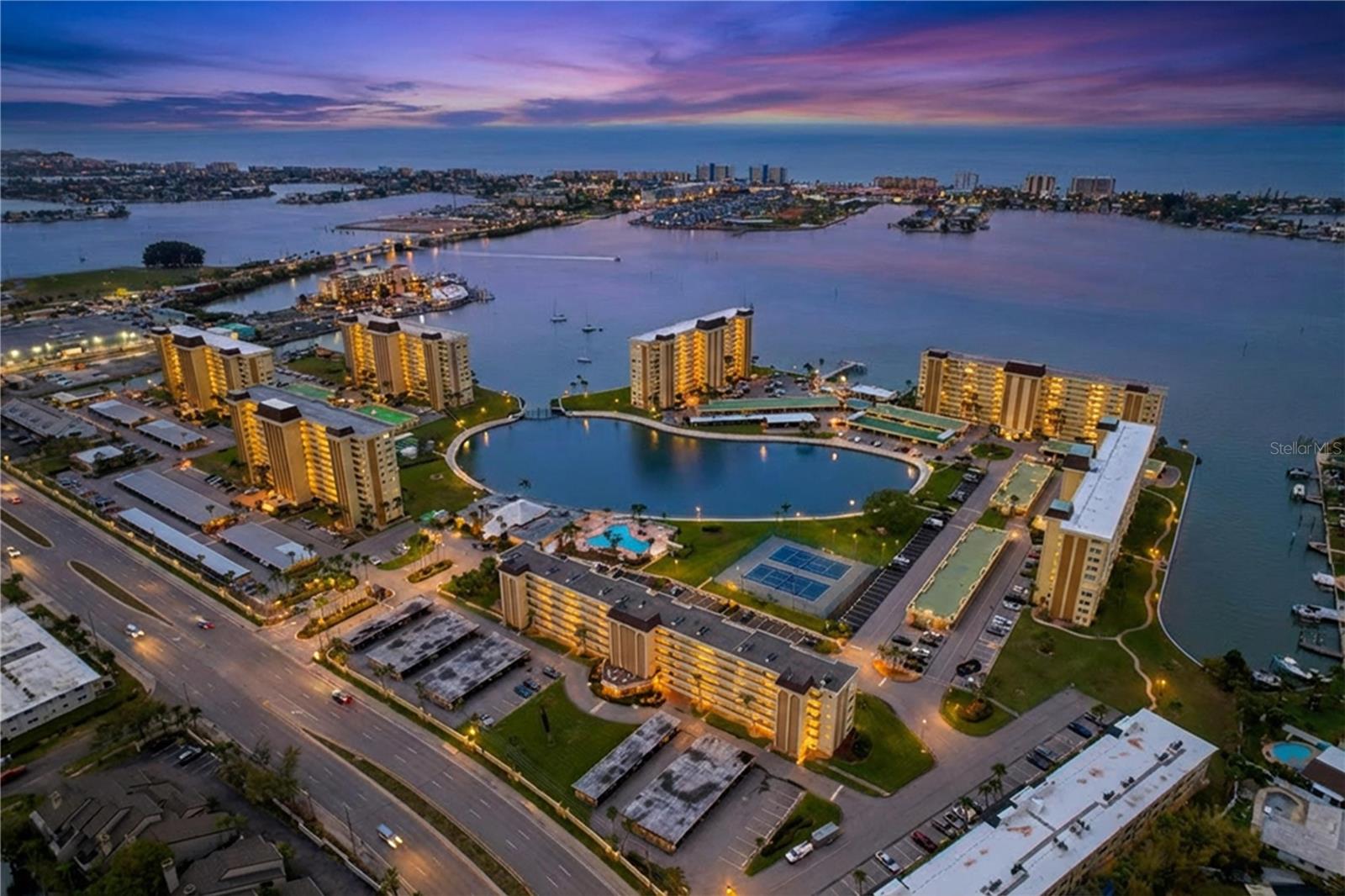 Image 45 of 54 For 4650 Cove Circle 209