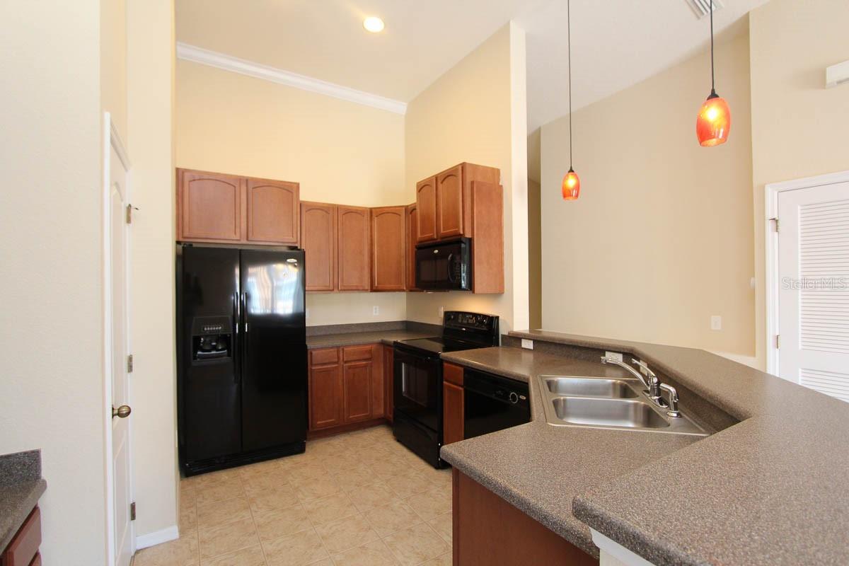 Image 8 of 25 For 16433 Kingletridge Avenue