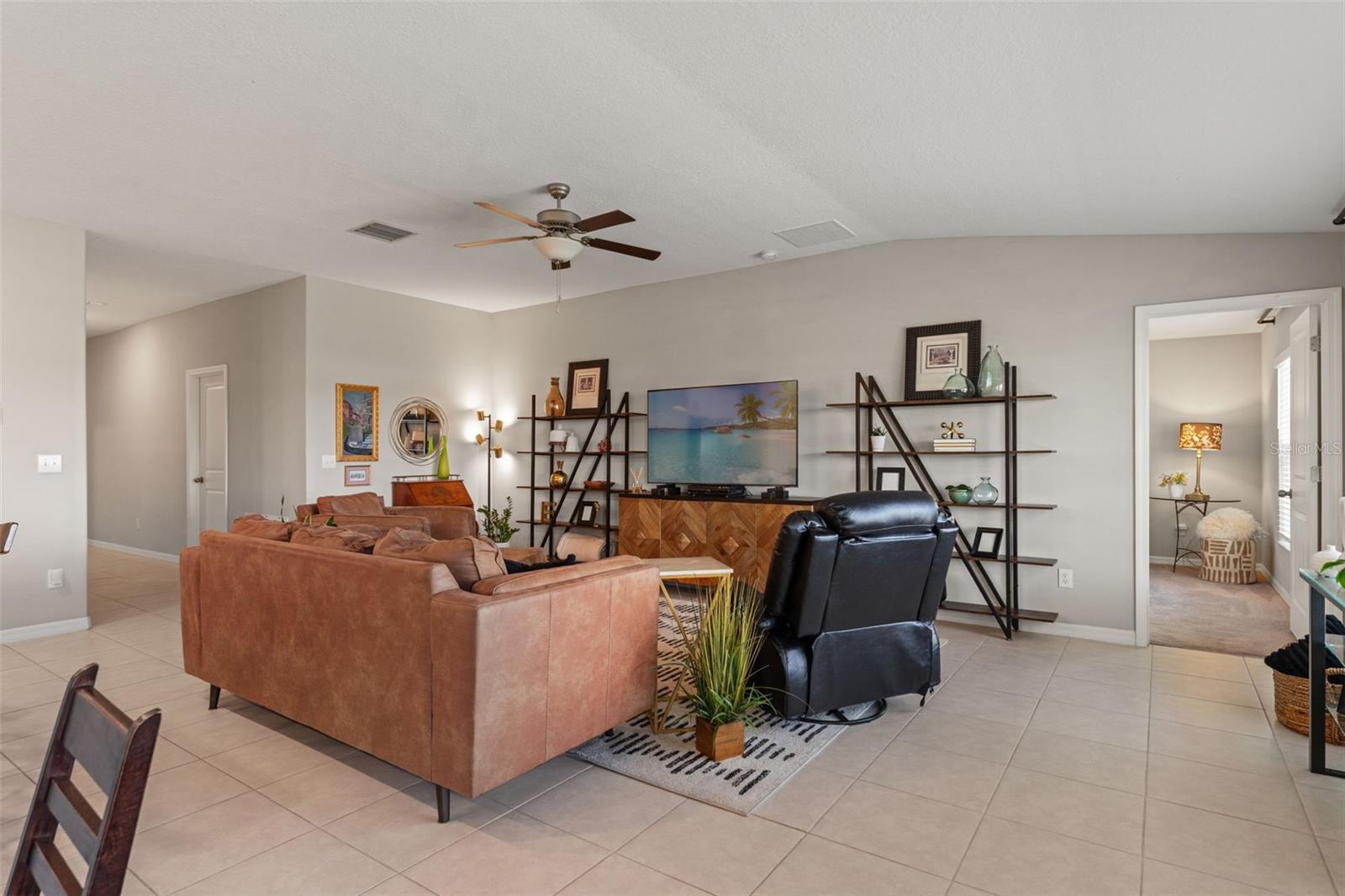 Image 21 of 66 For 31713 Sun Kettle Loop