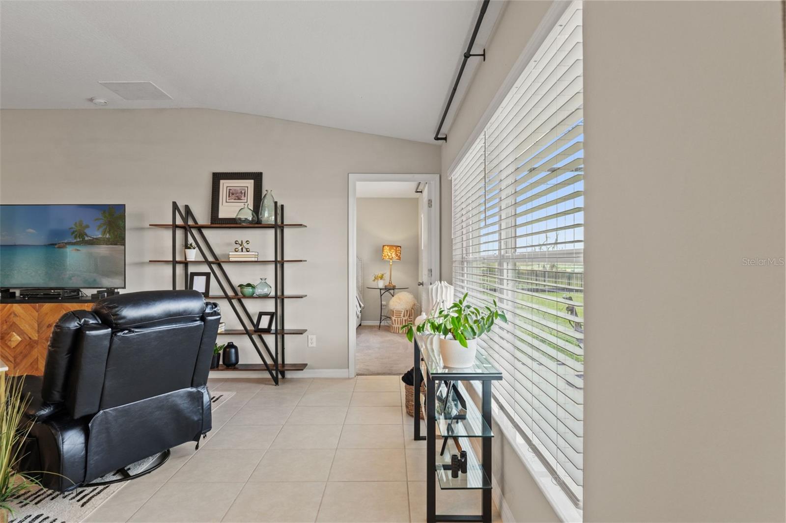 Image 22 of 66 For 31713 Sun Kettle Loop