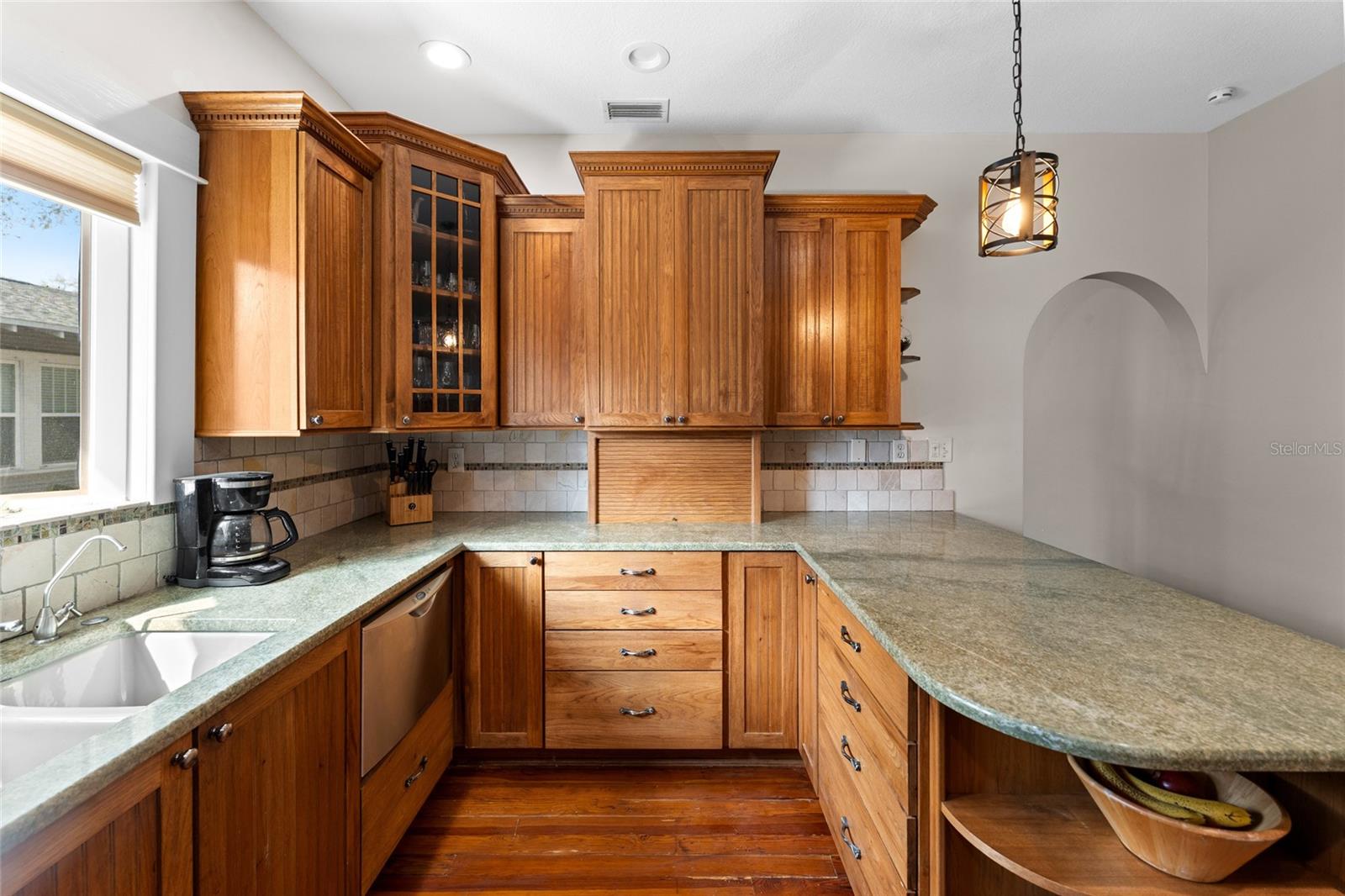 Image 12 of 97 For 1011 Broad Street