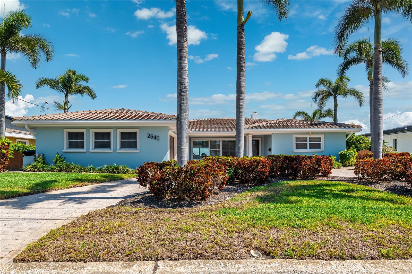 Image 2 of 29 For 2540 Bay Isle Drive Se