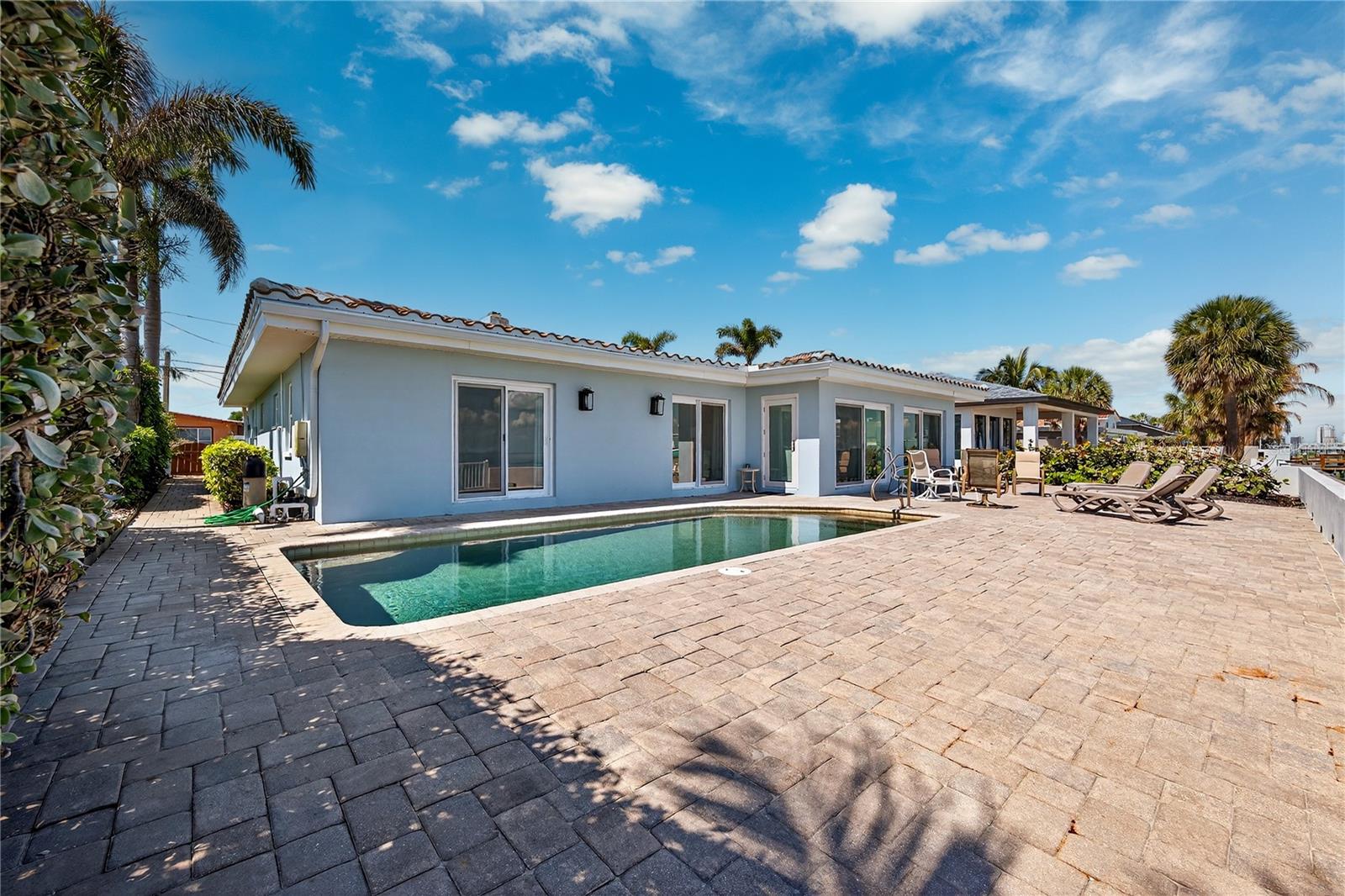 Image 22 of 29 For 2540 Bay Isle Drive Se