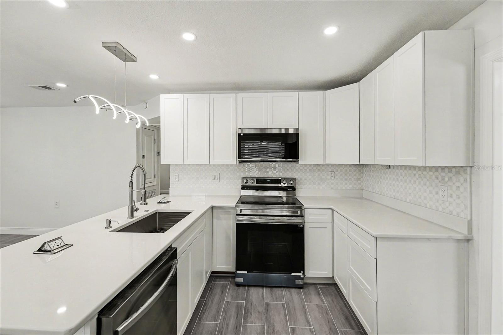 Image 11 of 32 For 318 Bath Street