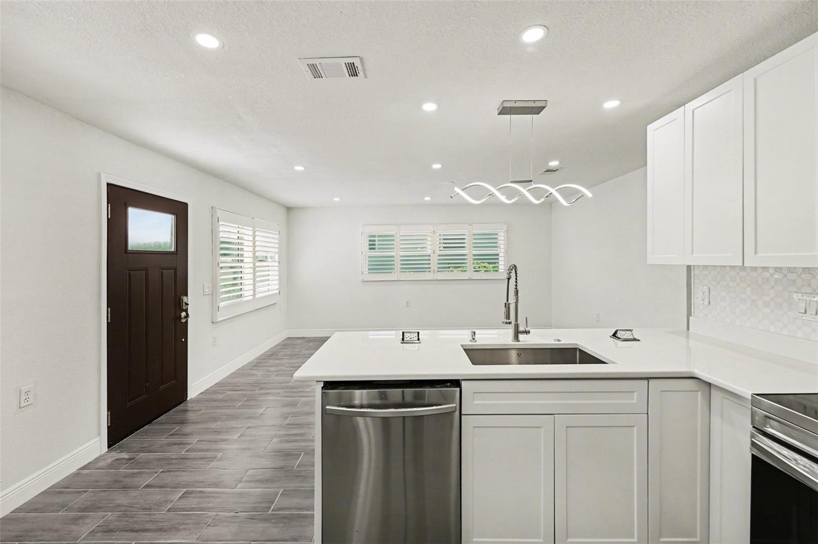 Image 12 of 32 For 318 Bath Street