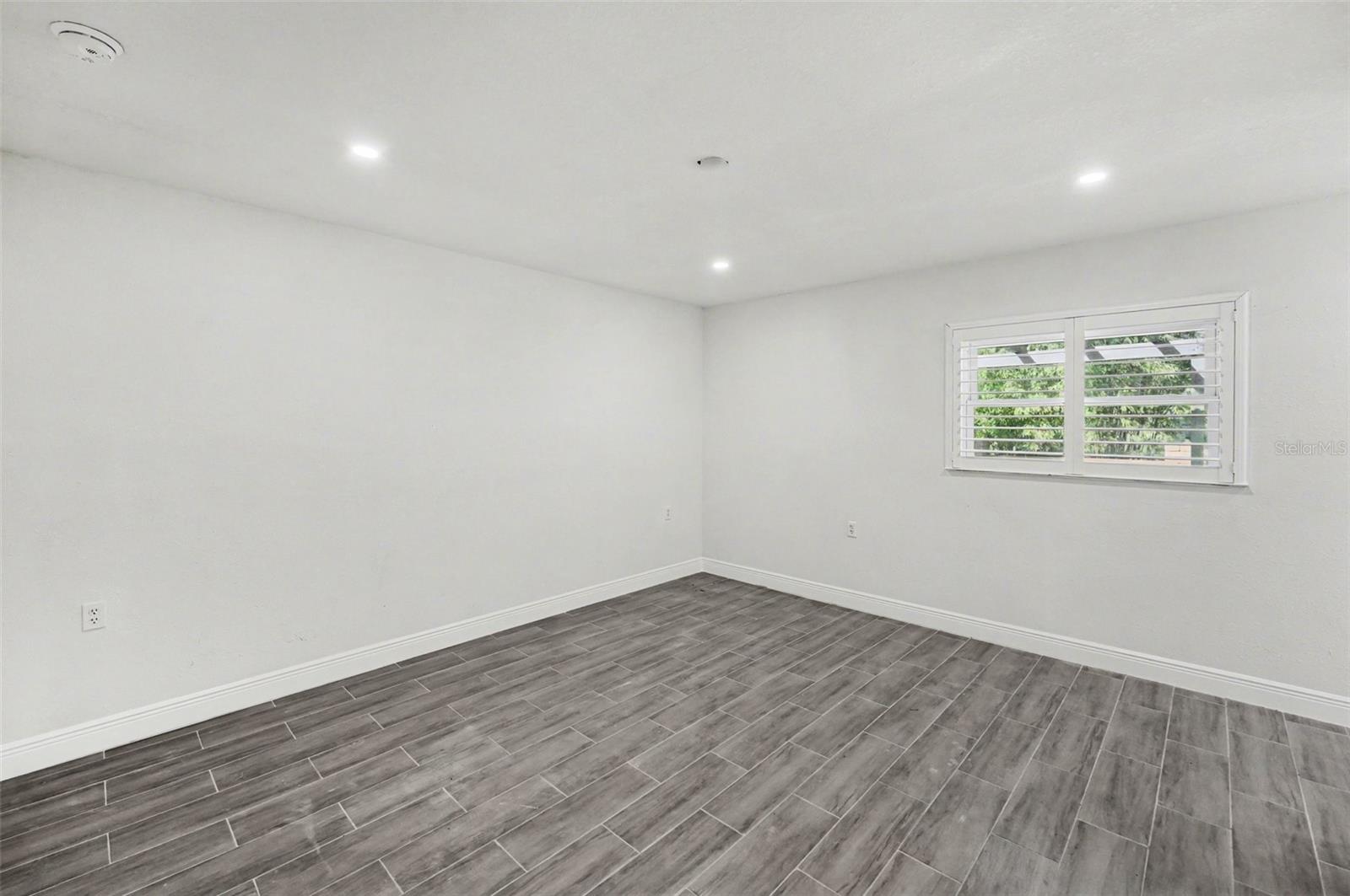 Image 13 of 32 For 318 Bath Street