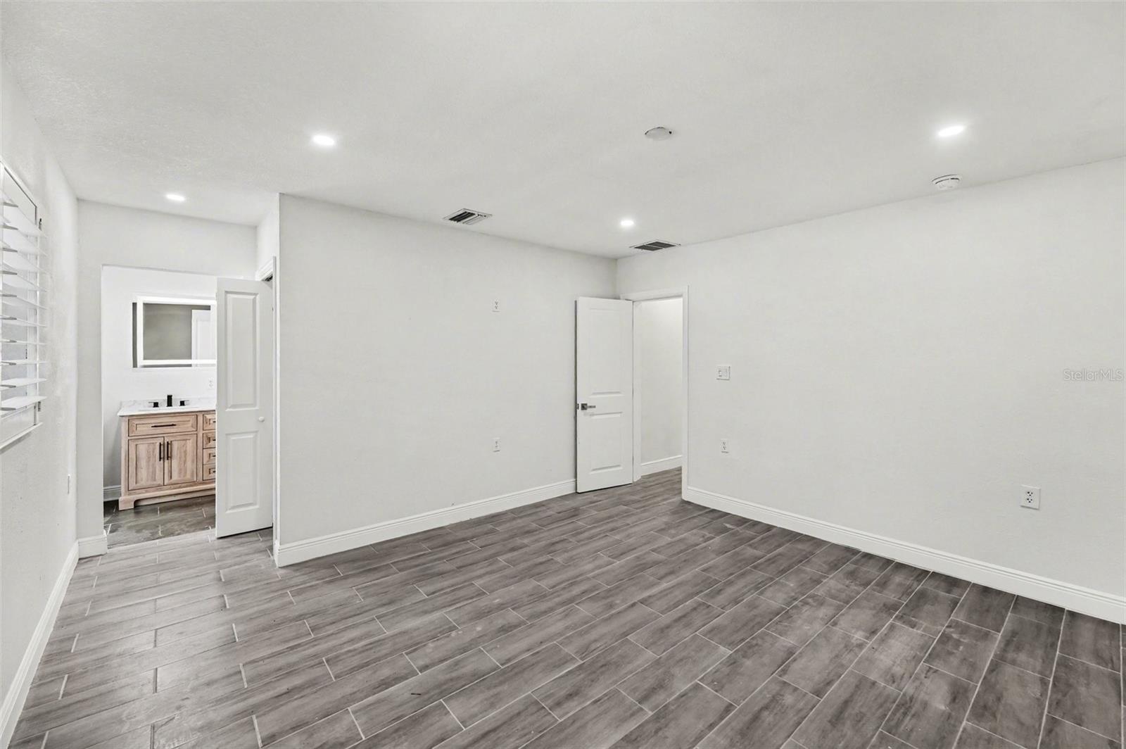 Image 14 of 32 For 318 Bath Street