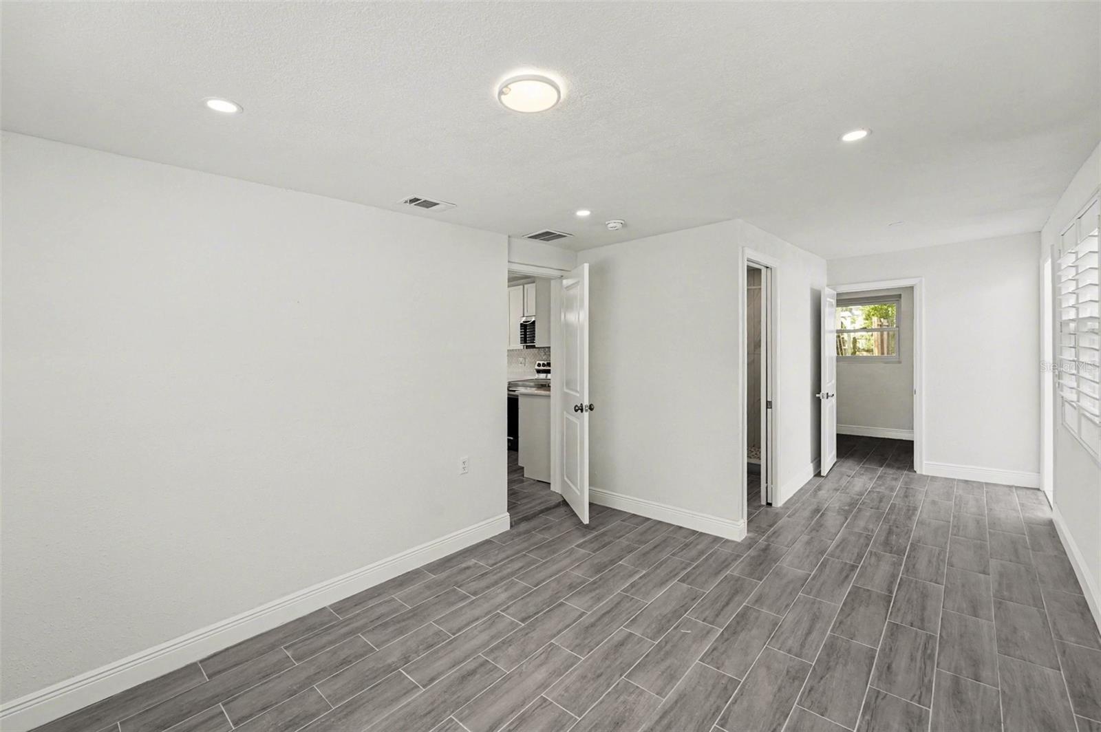 Image 22 of 32 For 318 Bath Street