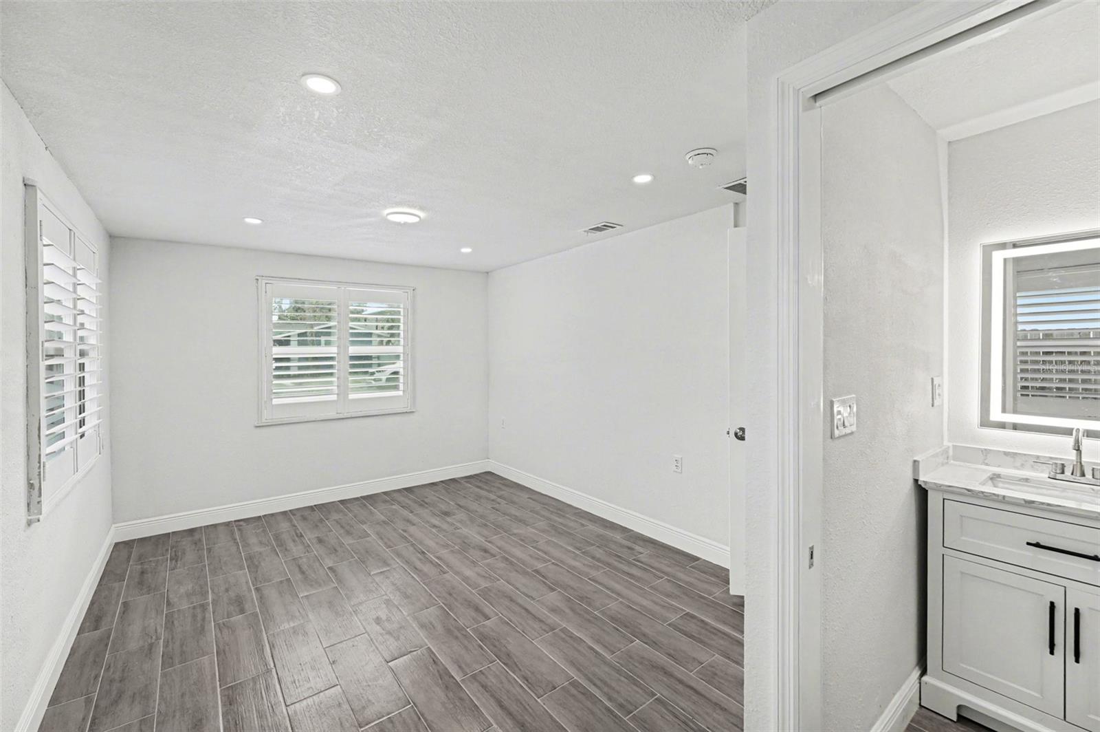 Image 23 of 32 For 318 Bath Street