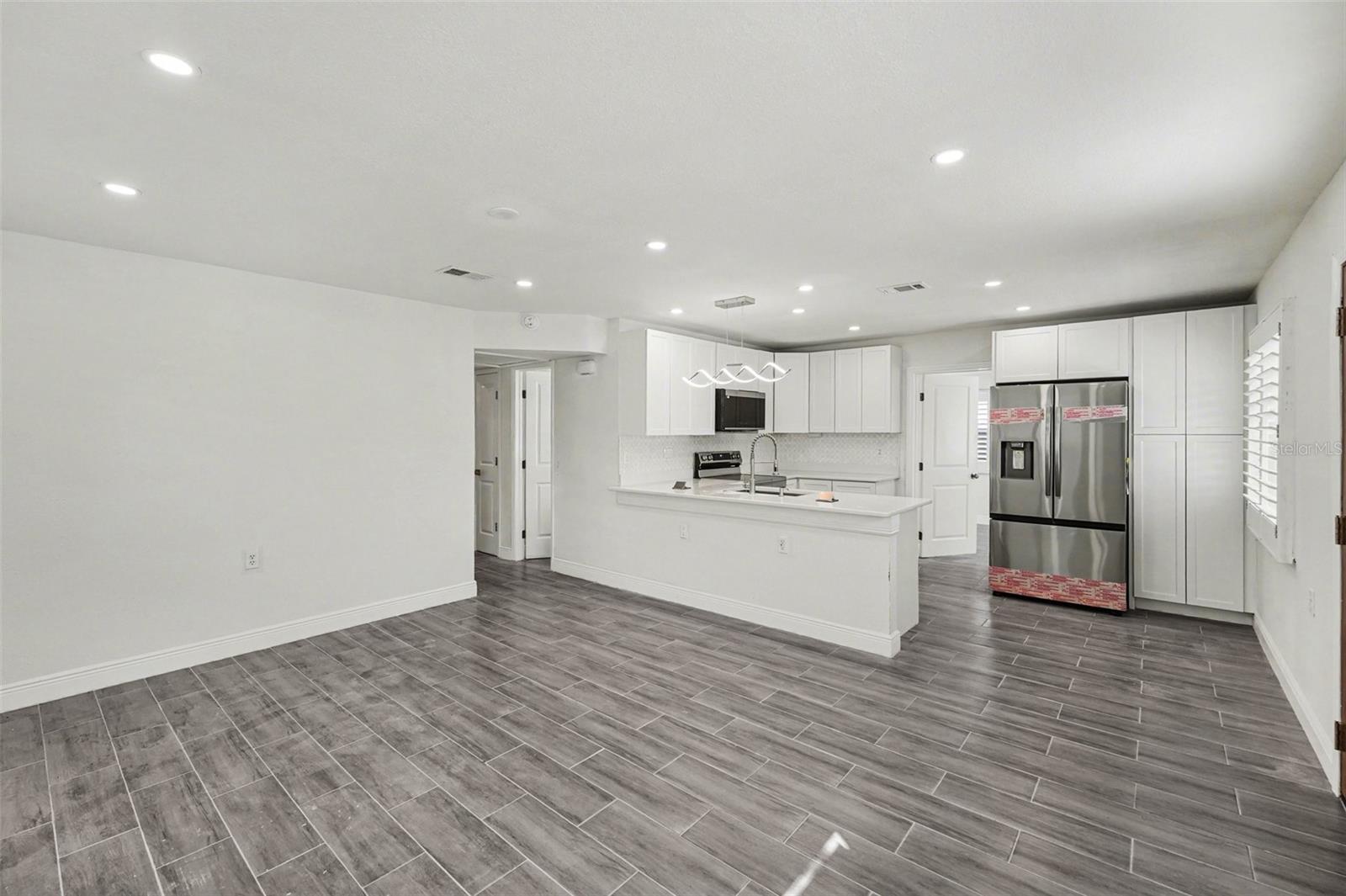 Image 7 of 32 For 318 Bath Street