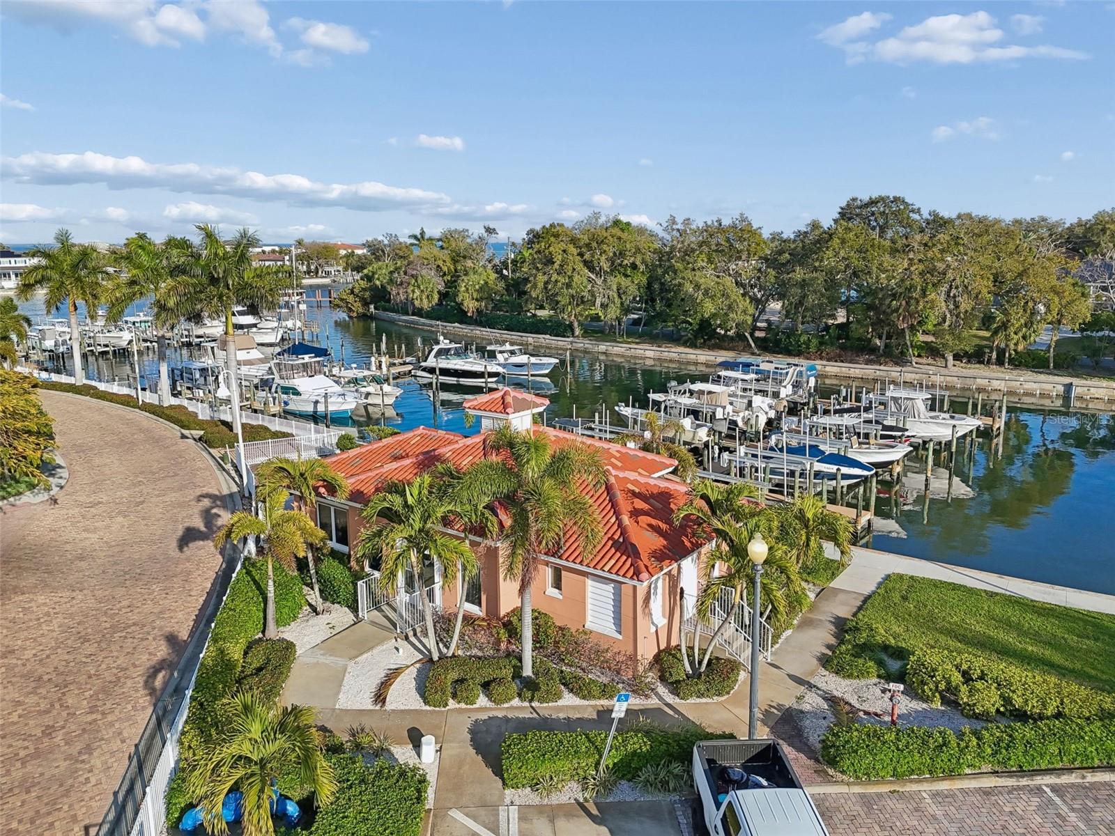 Image 36 of 43 For 1338 Snell Isle Boulevard Ne 2