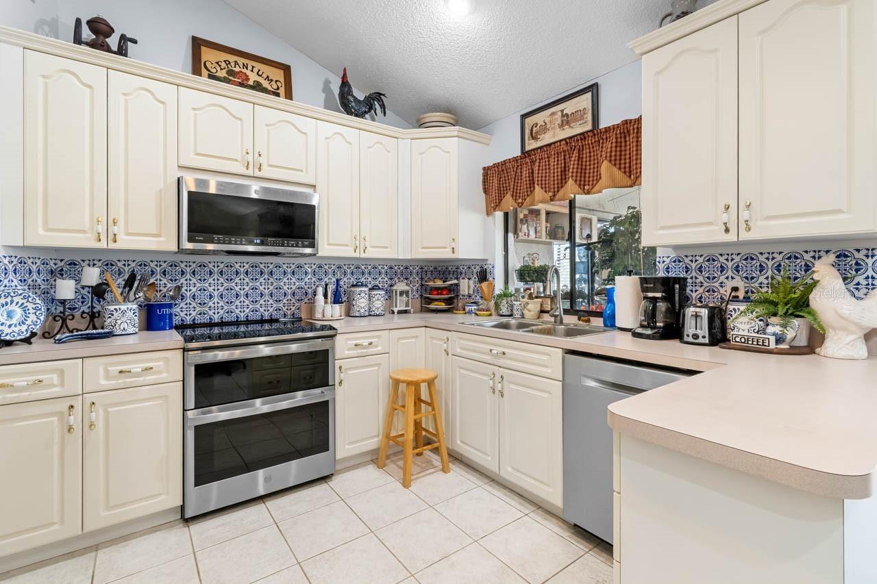 Image 9 of 31 For 2111 View Drive