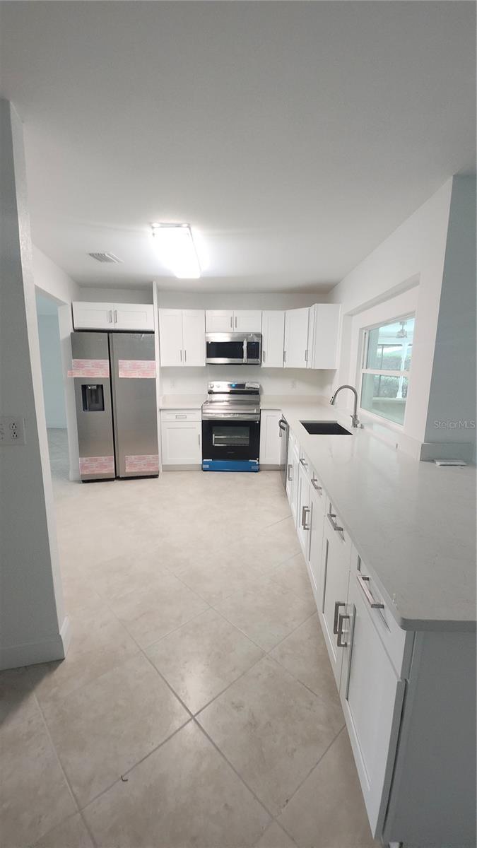 Image 4 of 18 For 2001 Country Club Court