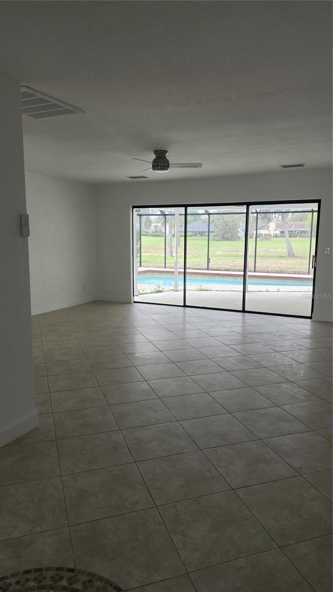 Image 6 of 18 For 2001 Country Club Court