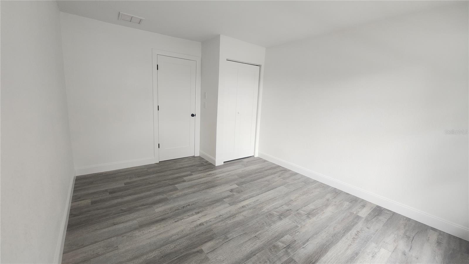 Image 7 of 18 For 2001 Country Club Court