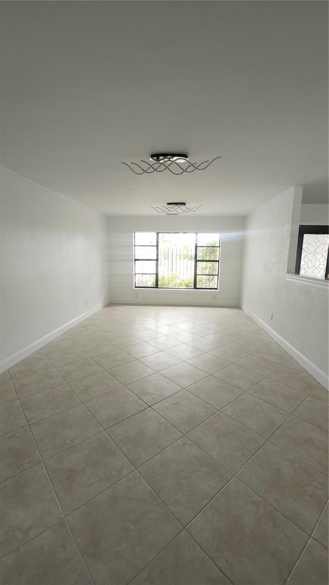 Image 8 of 18 For 2001 Country Club Court