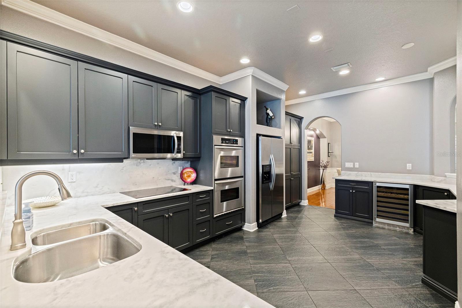 Image 11 of 56 For 618 Saxony Boulevard