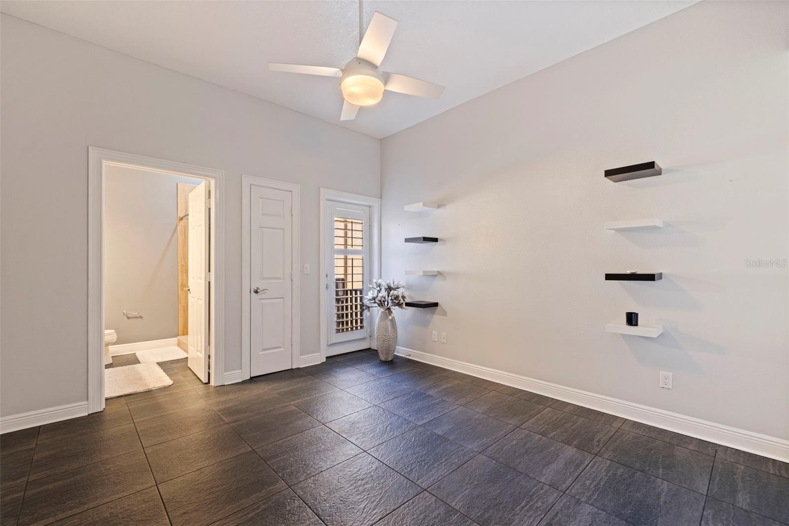 Image 35 of 56 For 618 Saxony Boulevard