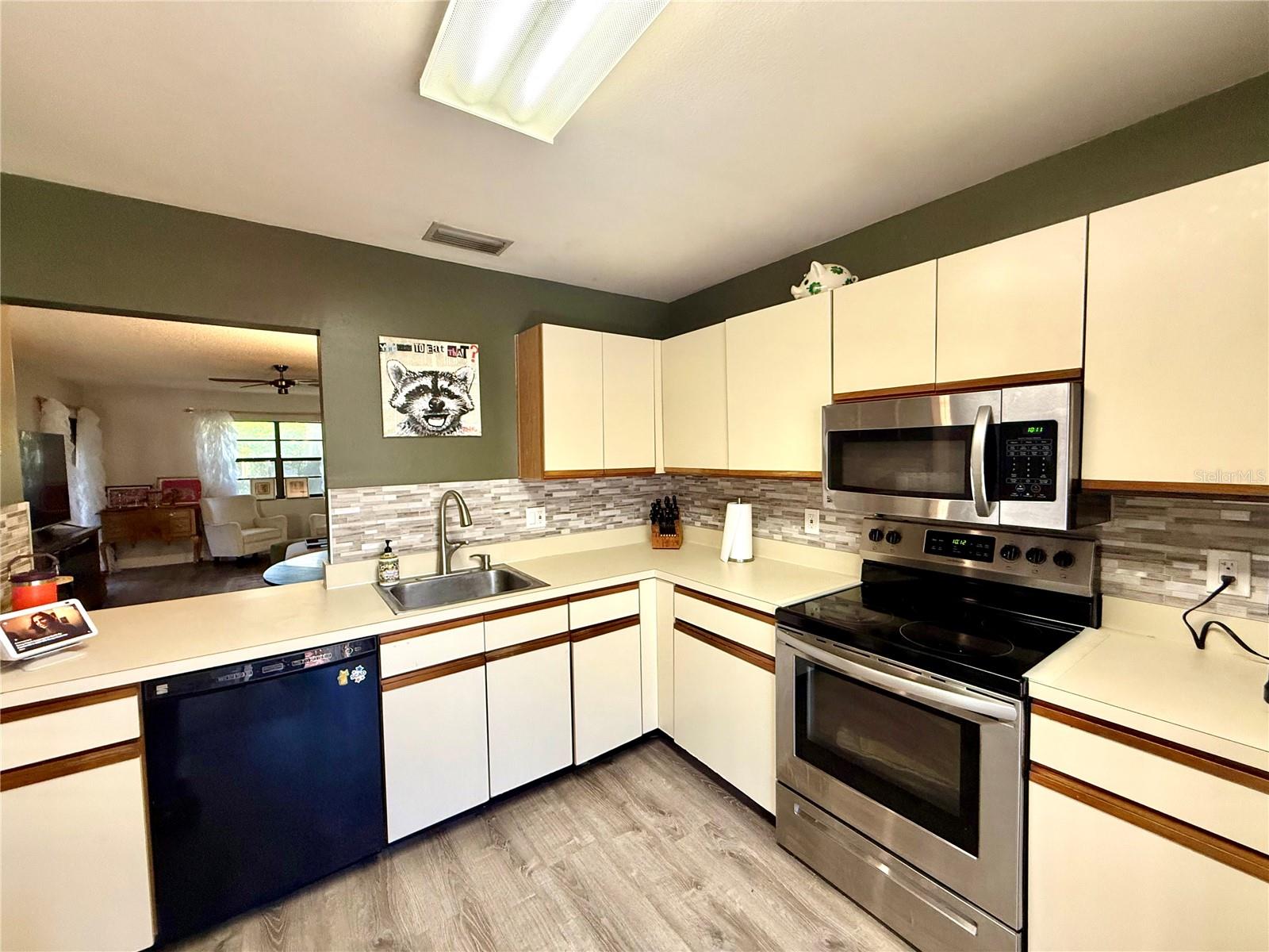 Image 11 of 32 For 4047 Arrowwood Court