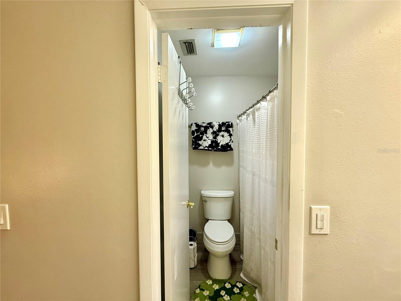 Image 20 of 32 For 4047 Arrowwood Court