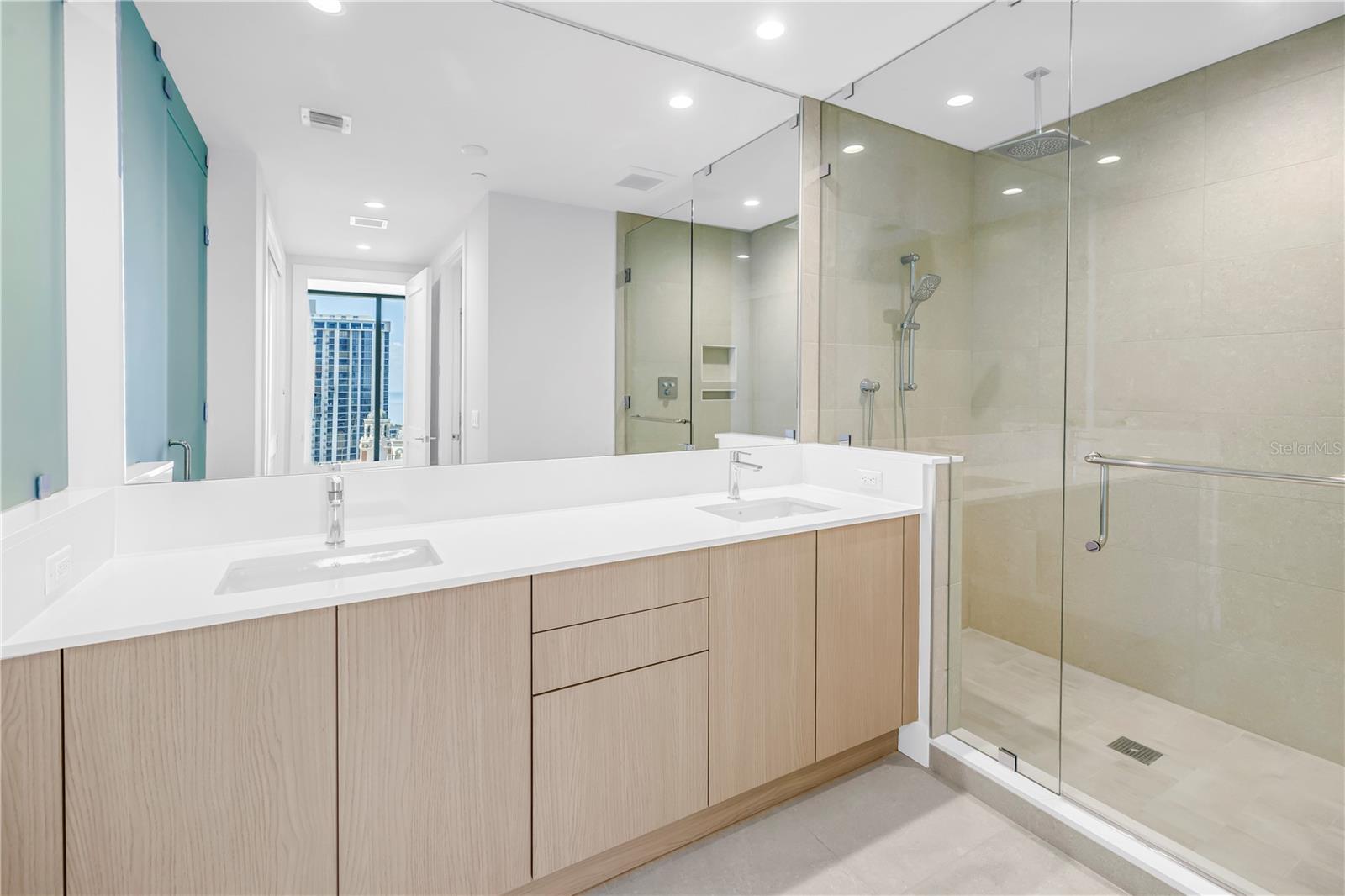 Image 33 of 70 For 275 1st Avenue S 1703