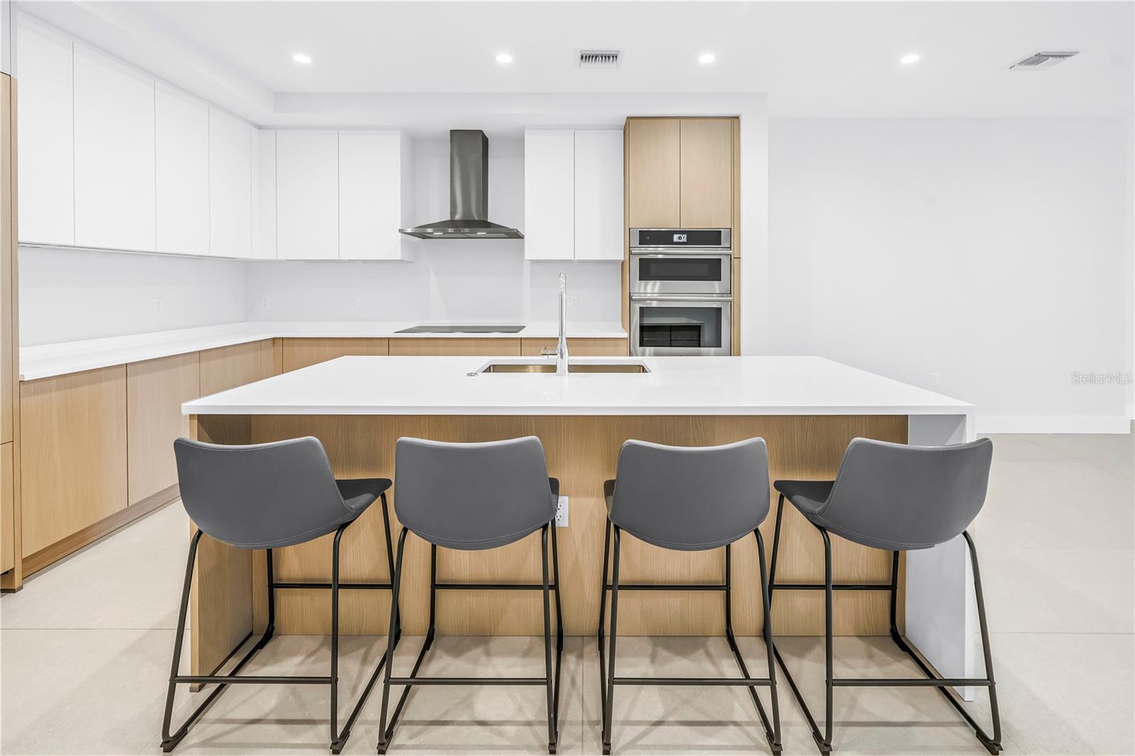 Image 5 of 70 For 275 1st Avenue S 1703